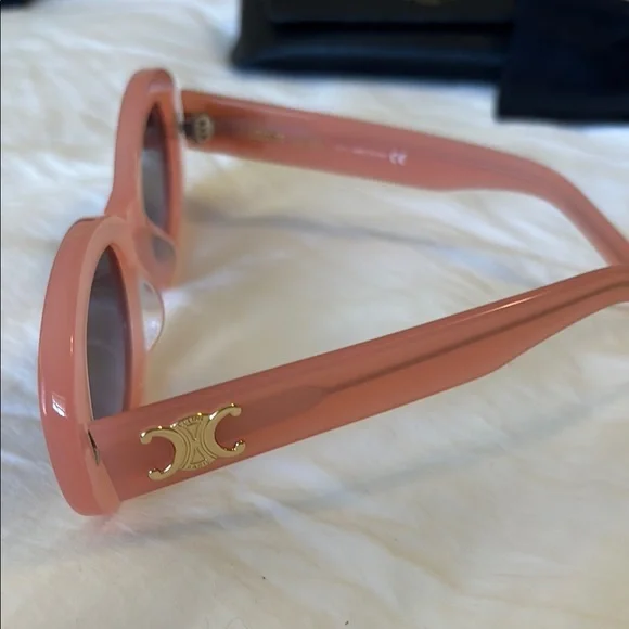 Pink Transparent Round Sunglasses - Picture 2 of 4